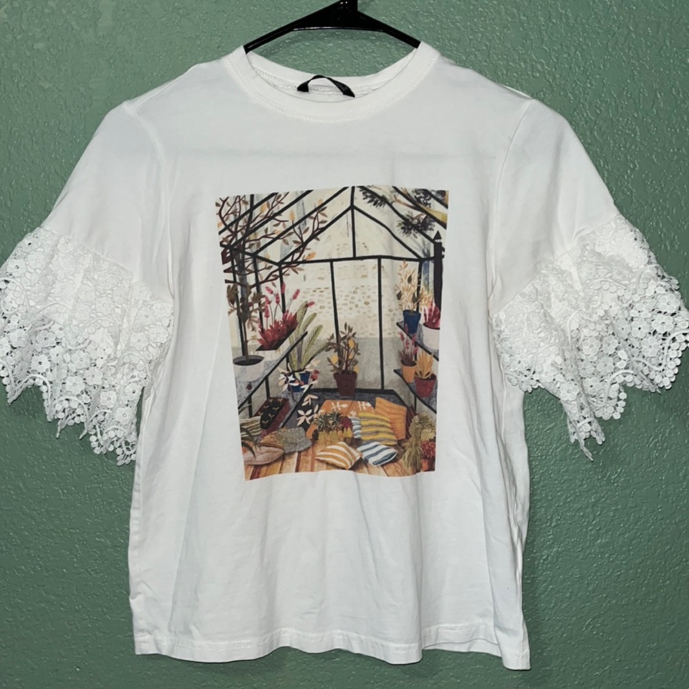 Blouse with textured sleeves with greenhouse scenic print